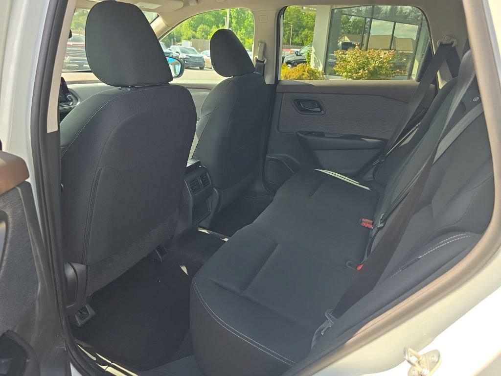 Used 2023 Nissan Rogue S AWD/4WD image 24