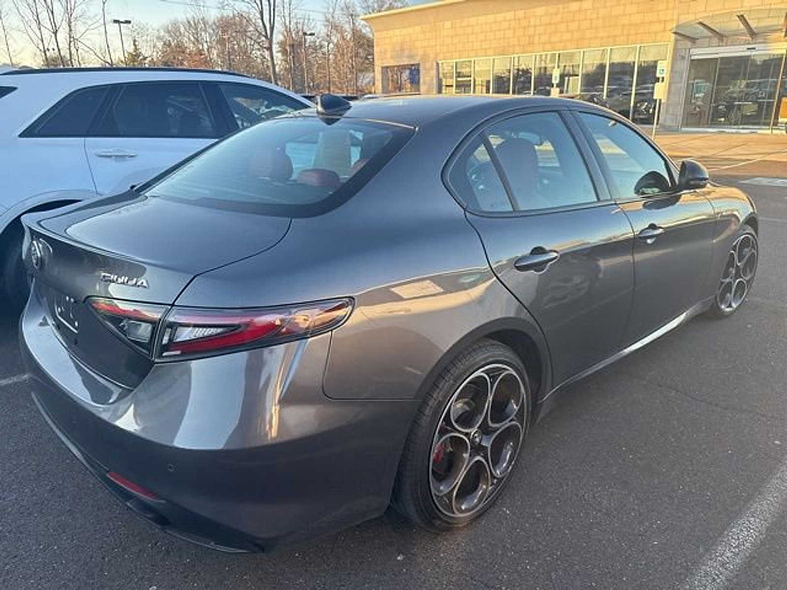 Used 2024 Alfa Romeo Giulia Veloce image 2