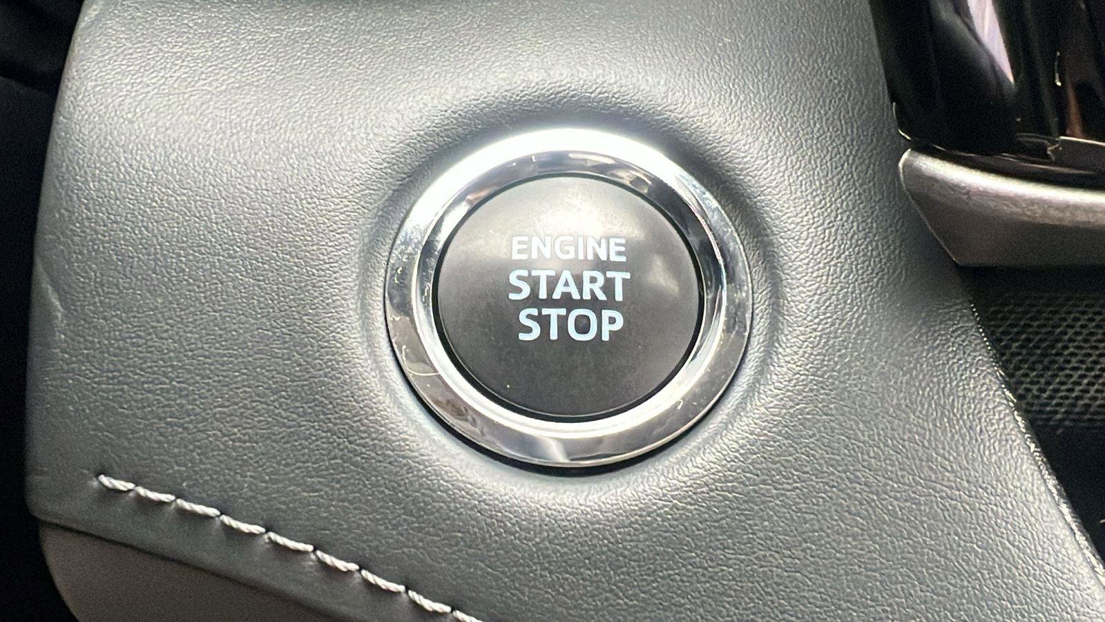 Used 2022 Toyota Highlander LE AWD/4WD image 16