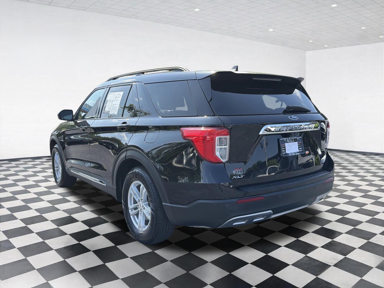 Used 2023 Ford Explorer XLT w/ Equipment Group 202A RWD image 6