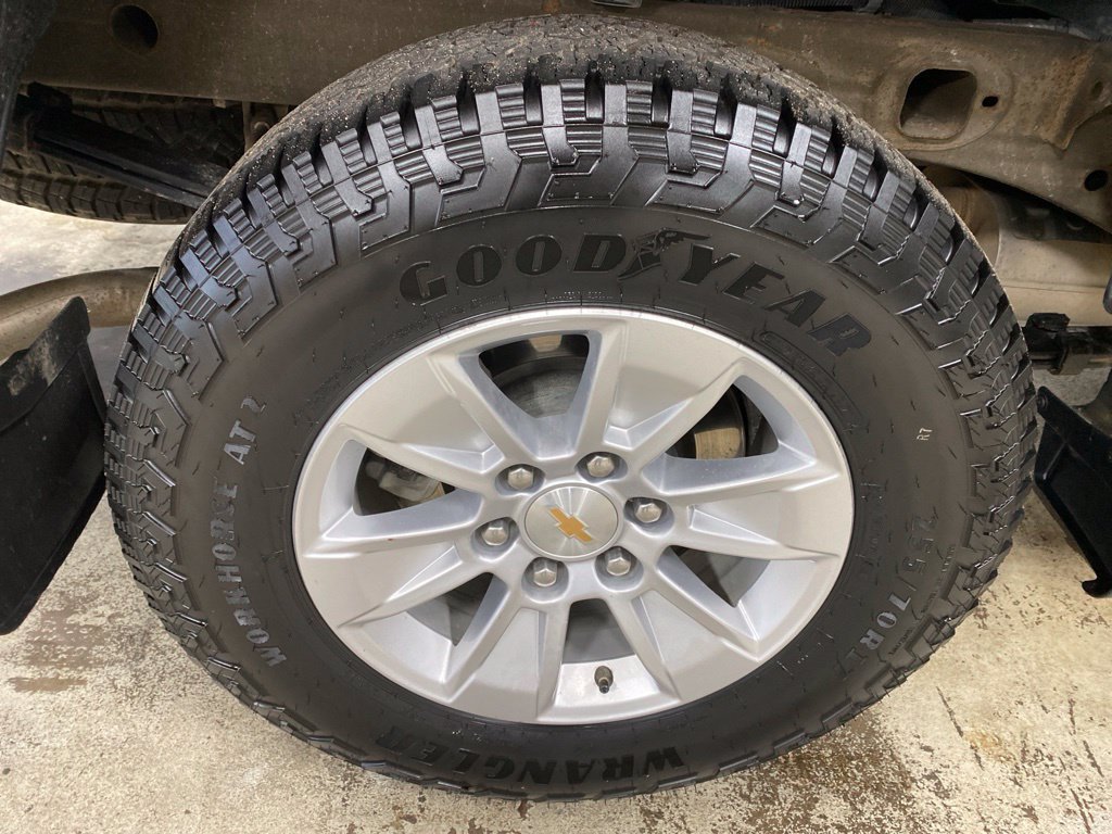 Used 2025 Chevrolet Silverado 1500 LT AWD/4WD image 9