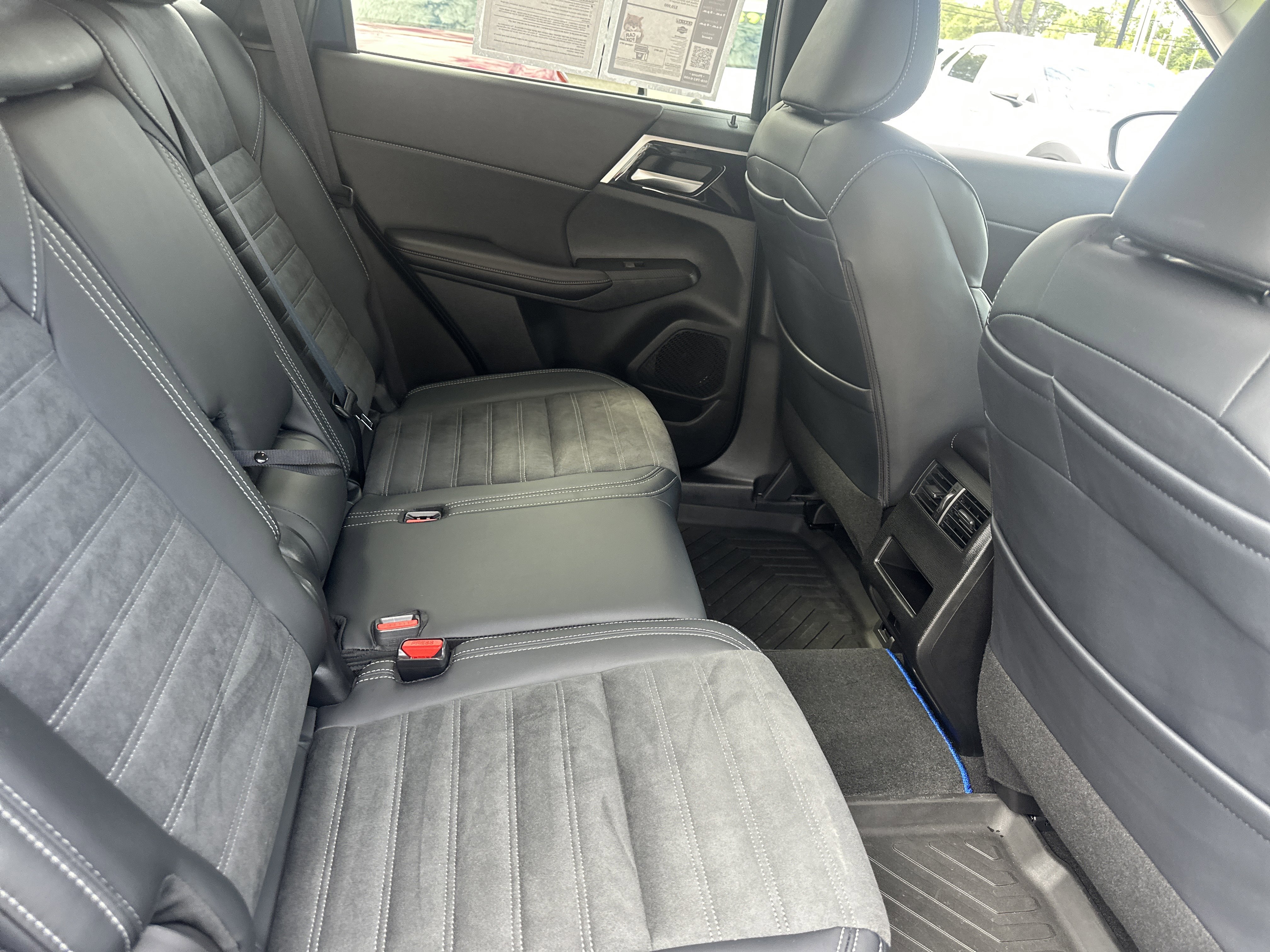 Used 2024 Mitsubishi Outlander SE AWD/4WD image 14