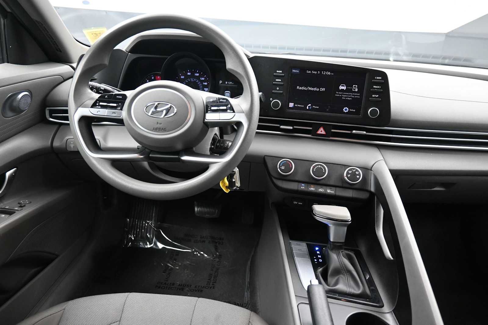 Certified 2023 Hyundai Elantra SE FWD image 18