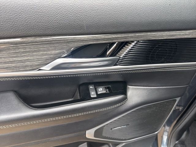 Used 2022 Jeep Wagoneer Series III AWD/4WD image 28