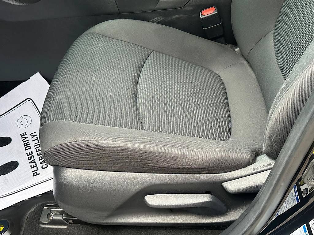 Used 2021 Toyota RAV4 LE AWD/4WD image 13
