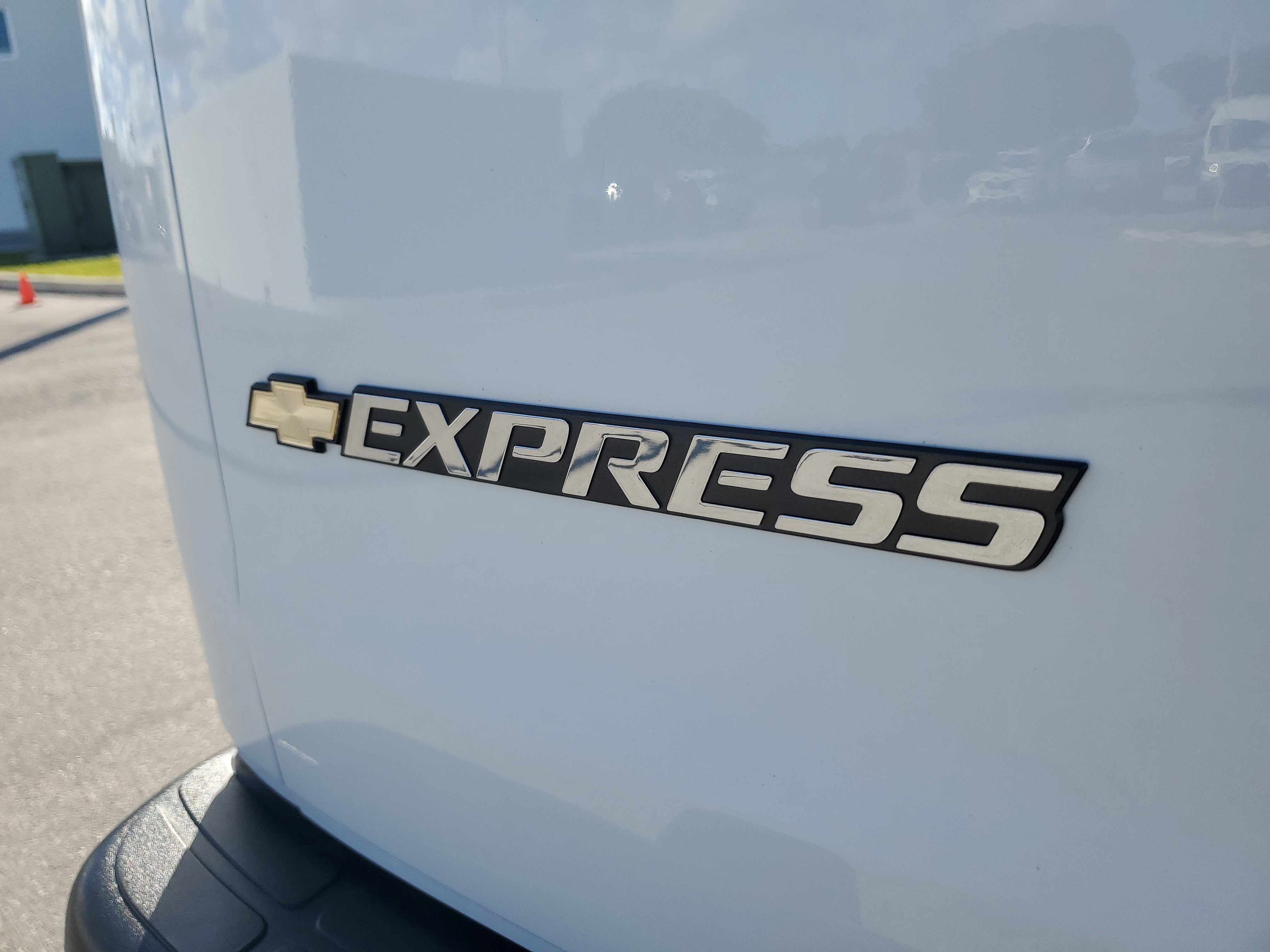 Used 2024 Chevrolet Express 2500 w/ Driver Convenience Package image 30