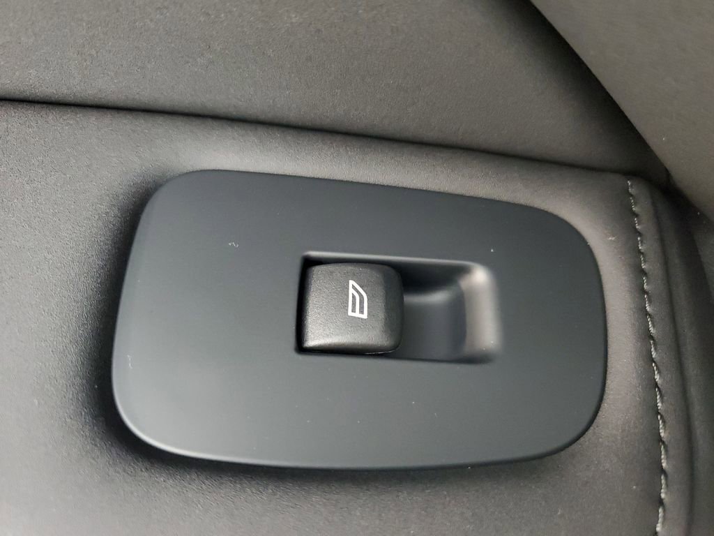 Used 2026 Volvo XC60 B5 Ultra w/ Protection Package Premier image 19