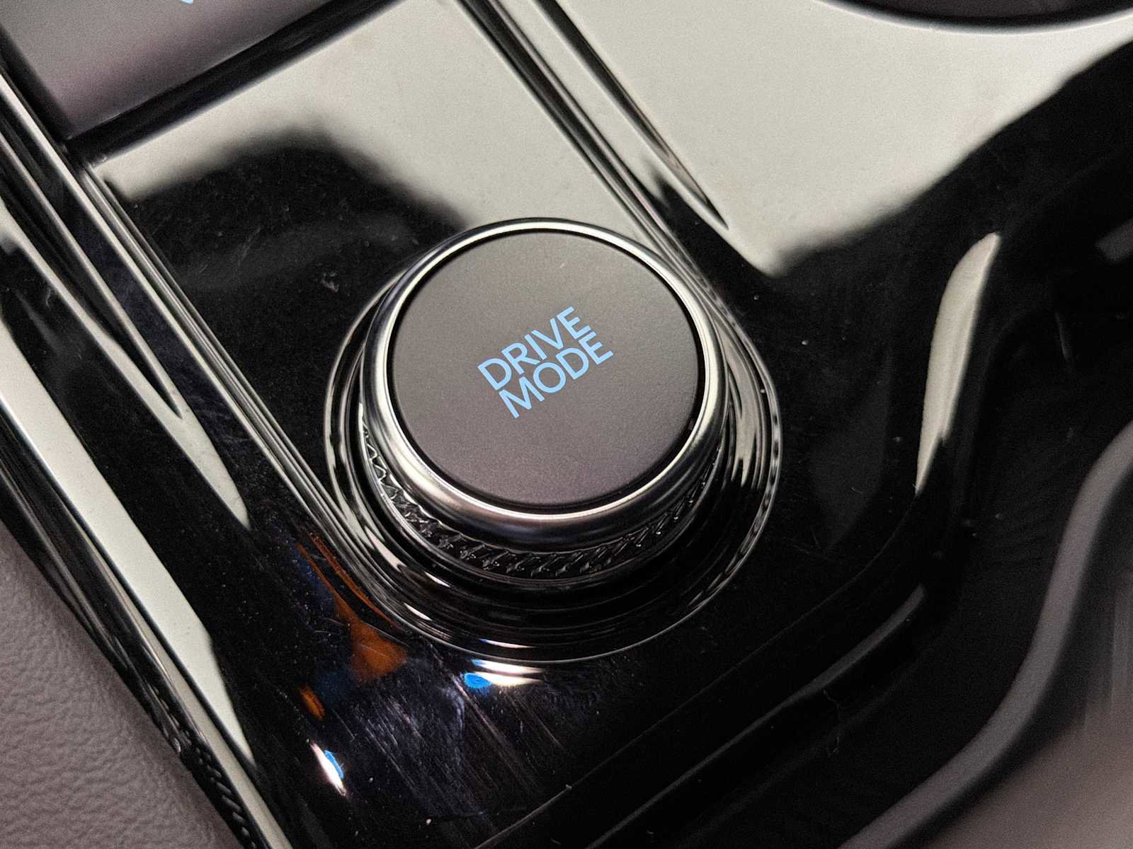 Used 2025 Ford Explorer Platinum image 34