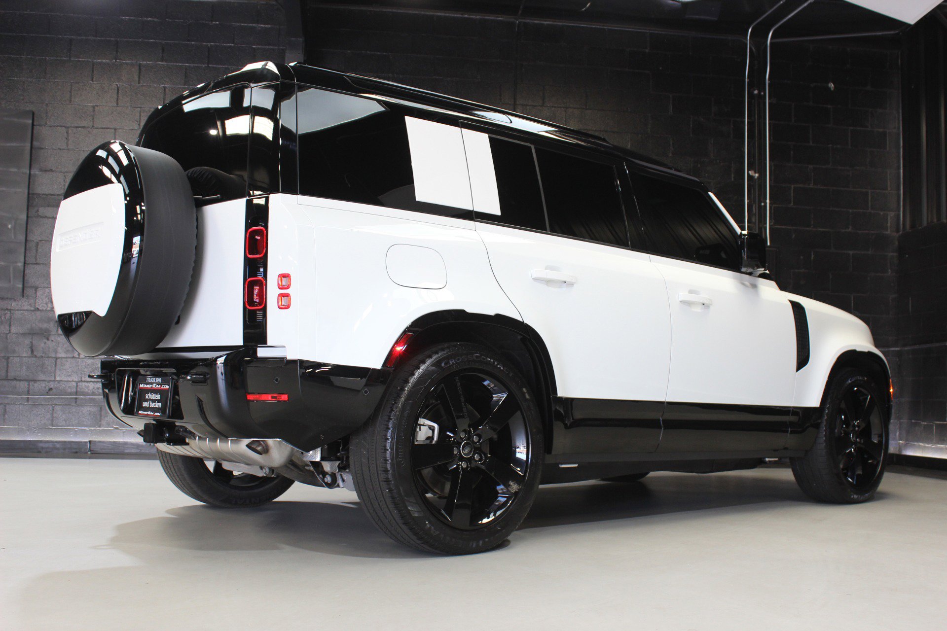 Used 2025 Land Rover Defender 110 X-Dynamic SE image 80