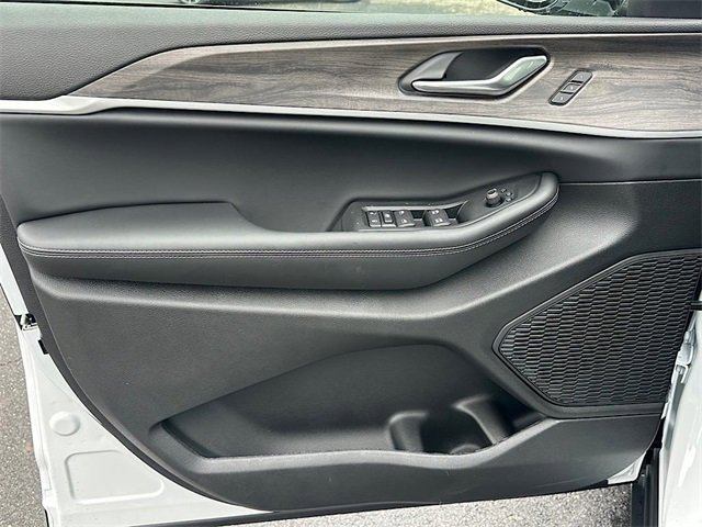 New 2025 Jeep Grand Cherokee L Limited w/ Black Appearance Package image 16