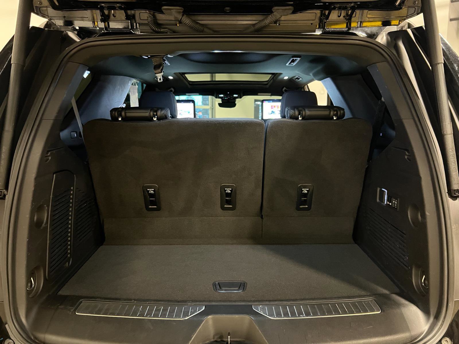 Used 2024 GMC Yukon Denali w/ Advanced Technology Package image 36