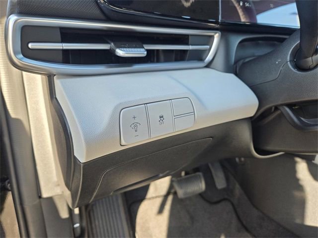 New 2025 Hyundai Elantra Limited FWD image 17