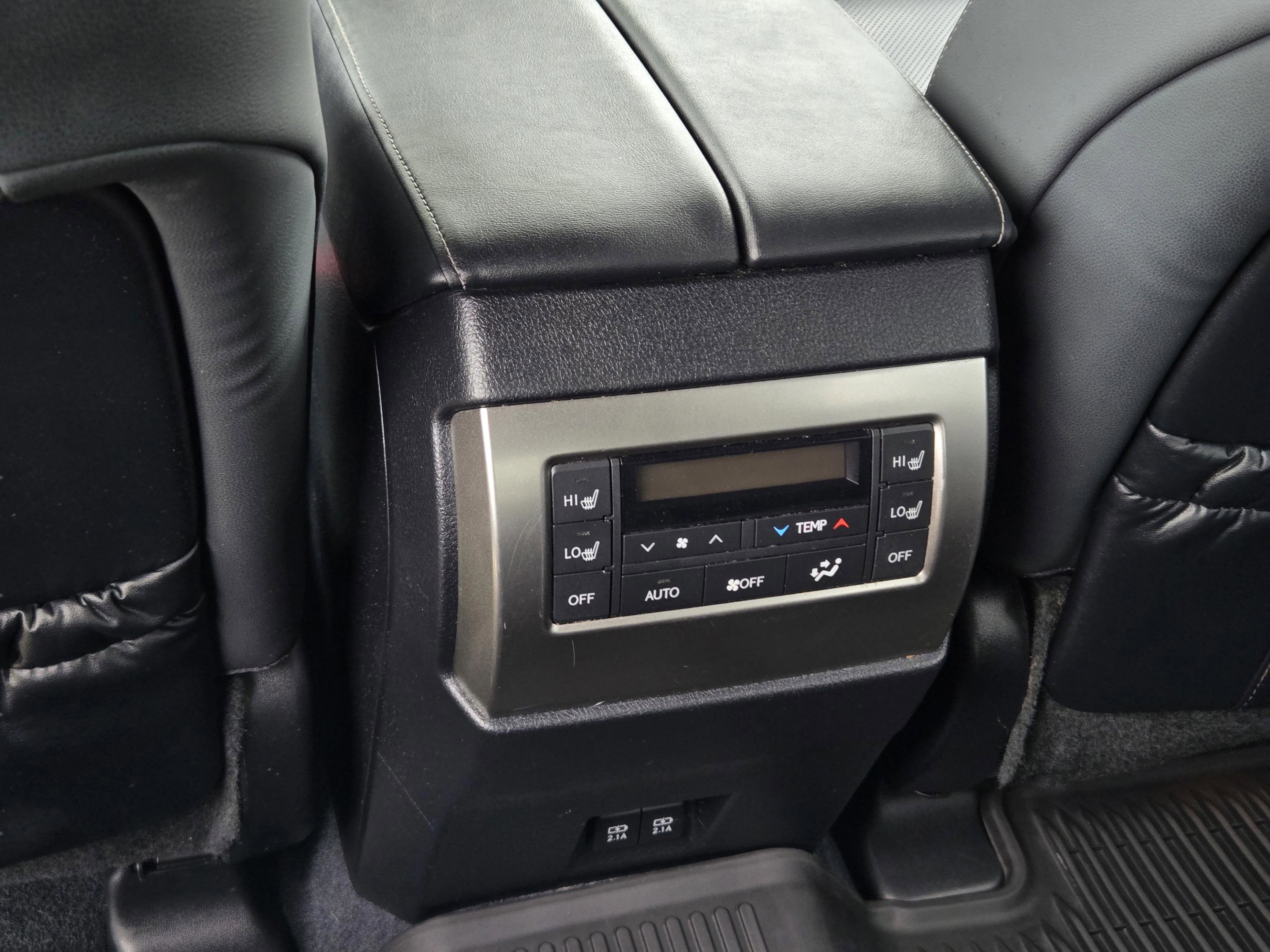 Used 2022 Lexus GX 460 Premium w/ Accessory Package AWD/4WD image 31