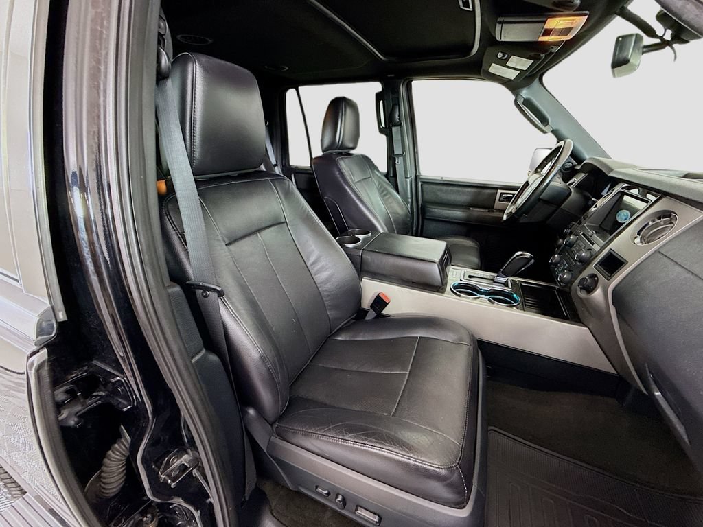 Used 2016 Ford Expedition Limited w/ Equipment Group 301A AWD/4WD image 32