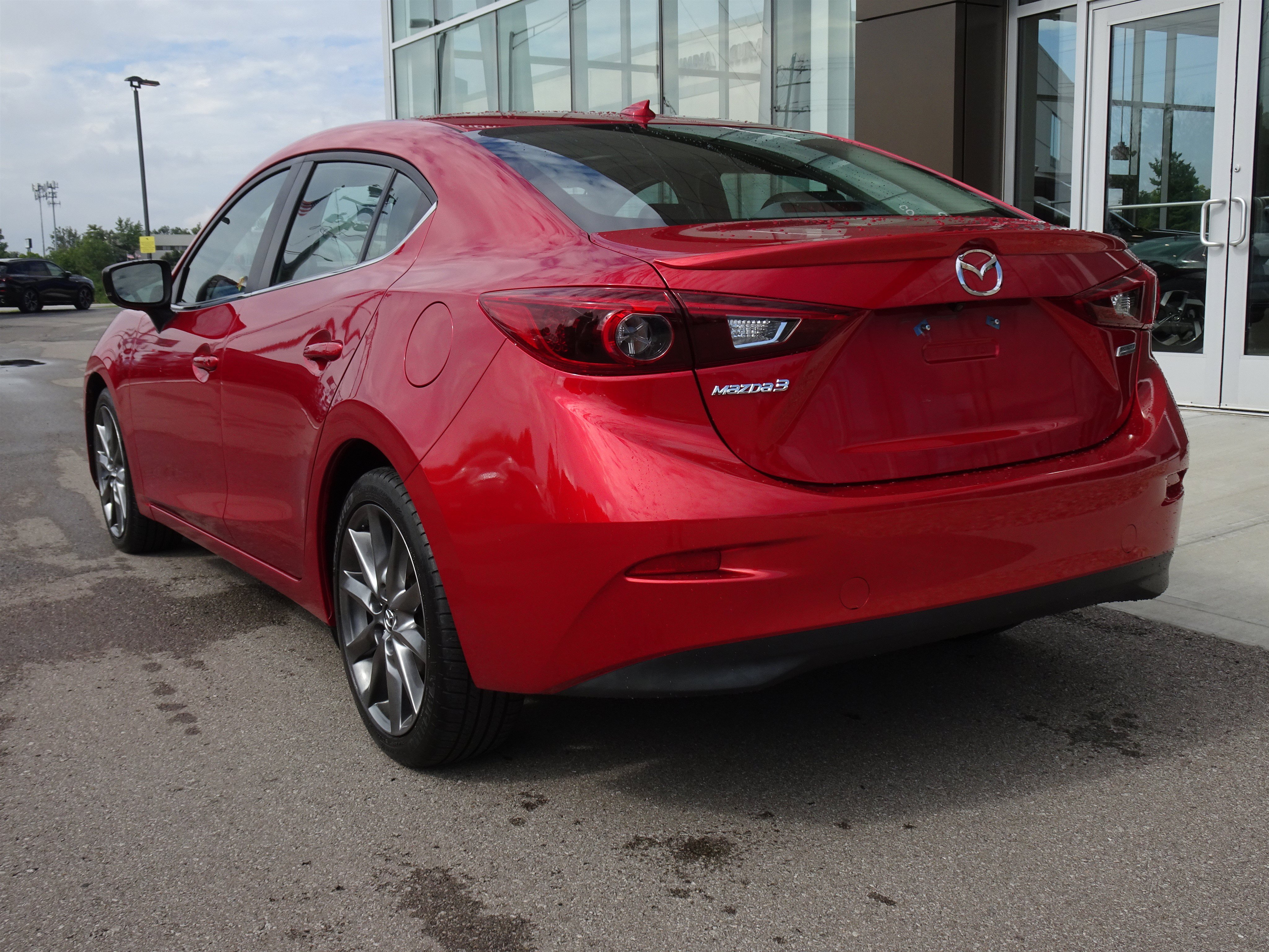 Used 2018 MAZDA MAZDA3 Grand Touring FWD image 3
