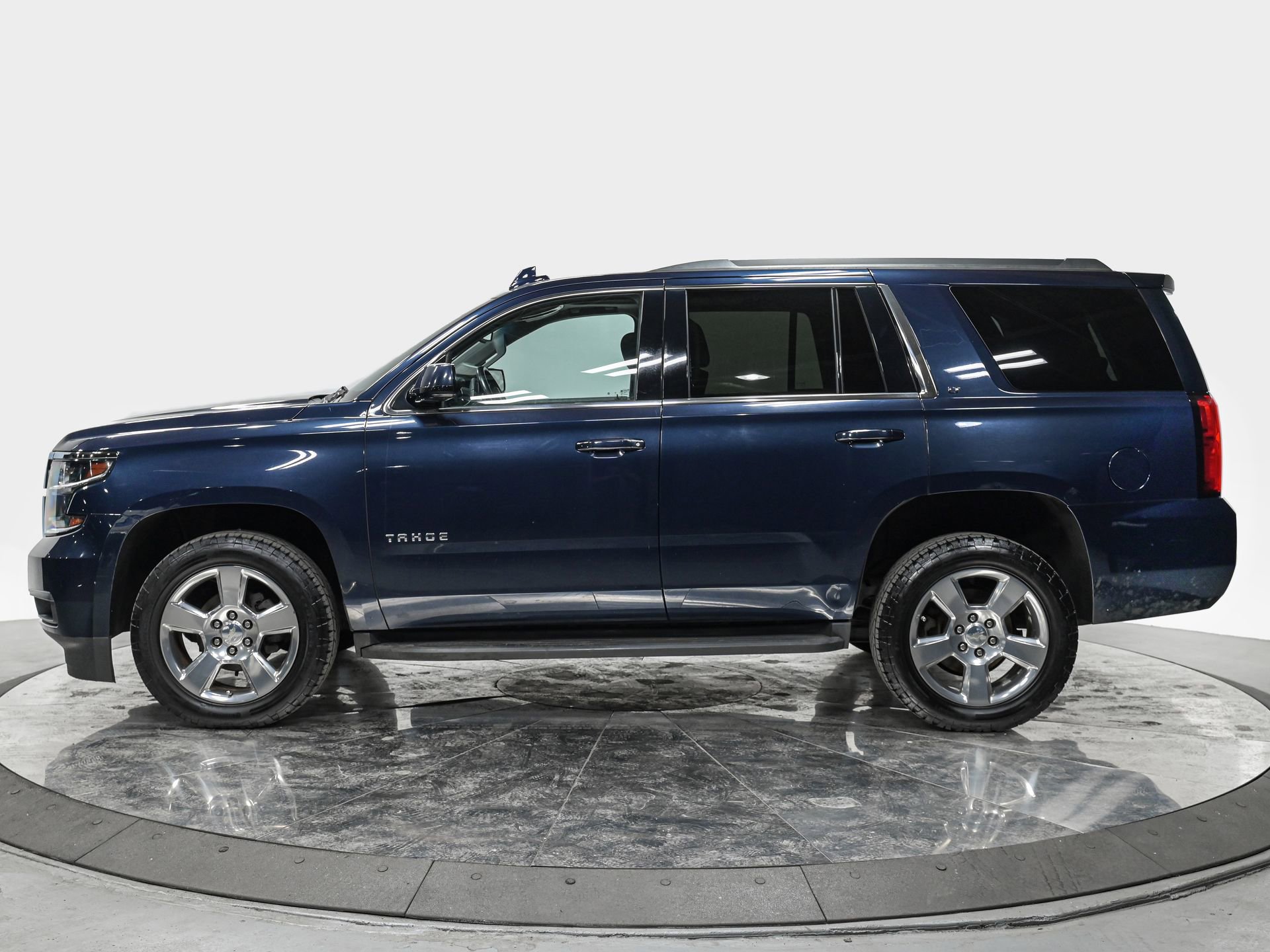 Used 2019 Chevrolet Tahoe LT image 2