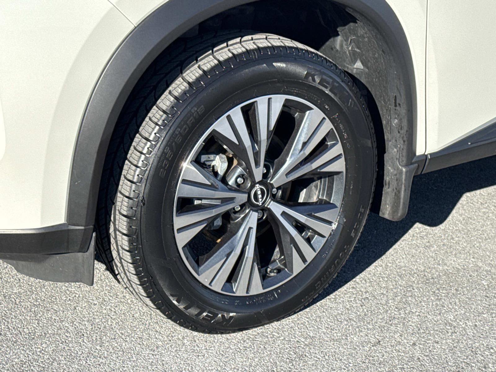 Used 2023 Nissan Rogue SV image 29