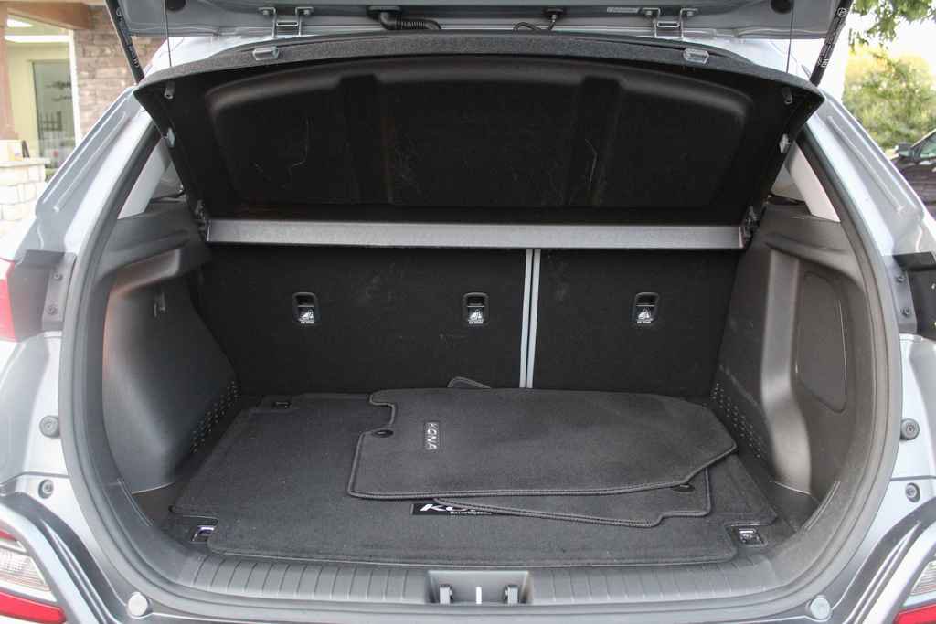 Used 2021 Hyundai Kona Limited w/ Cargo Package image 8