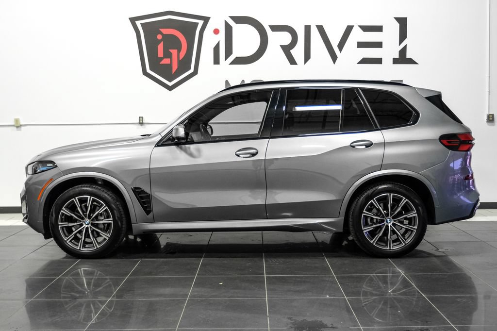 Used 2025 BMW X5 xDrive40i w/ M Sport Package AWD/4WD image 12