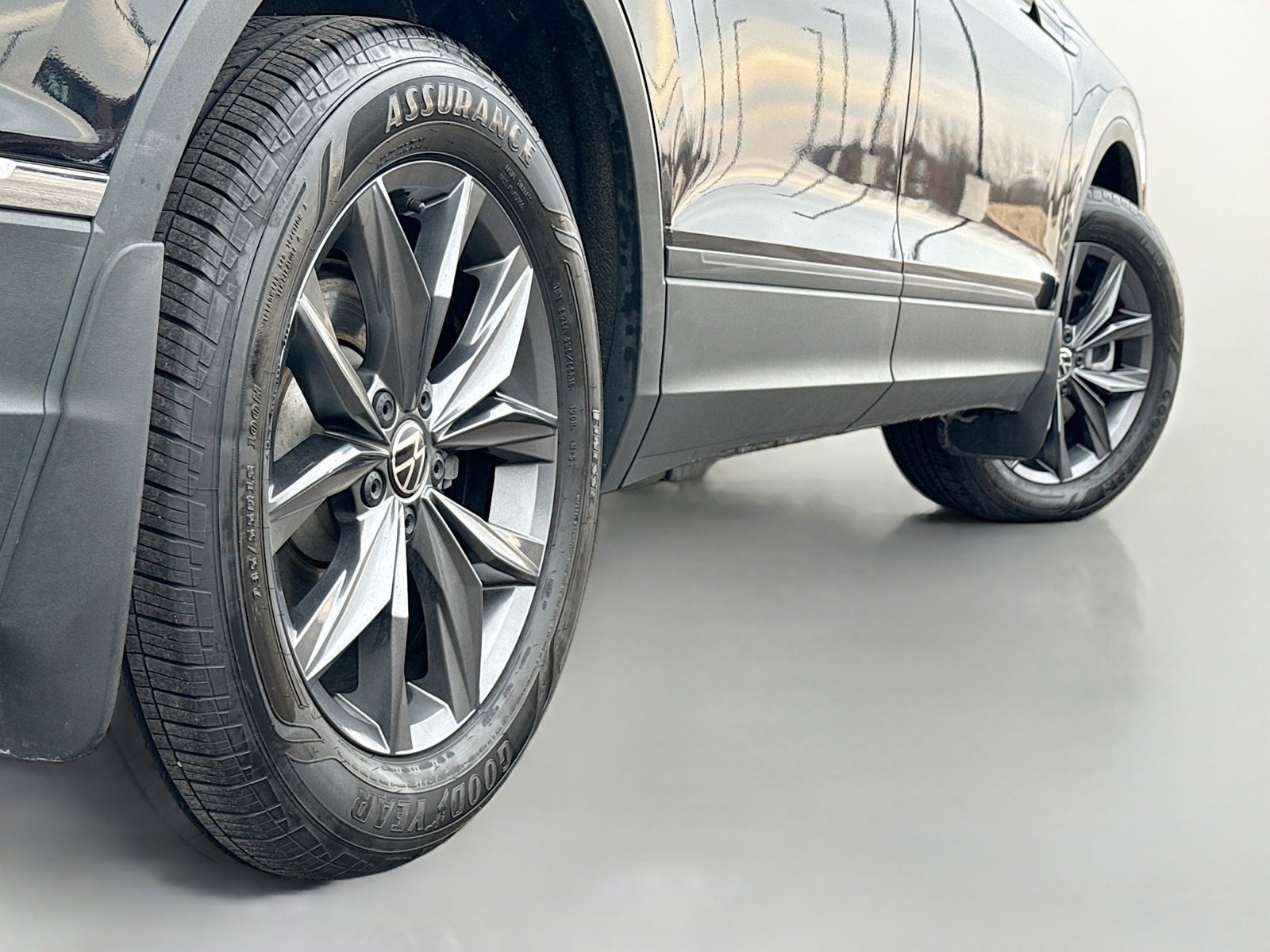 Used 2024 Volkswagen Tiguan SE image 15