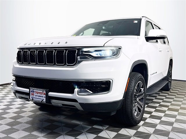 Used 2022 Jeep Wagoneer Series III w/ Flexible Seating Group image 2