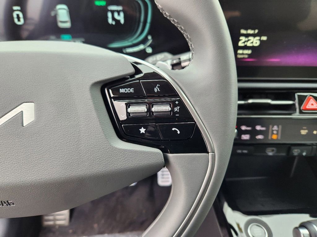 New 2025 Kia Niro EX Touring image 16