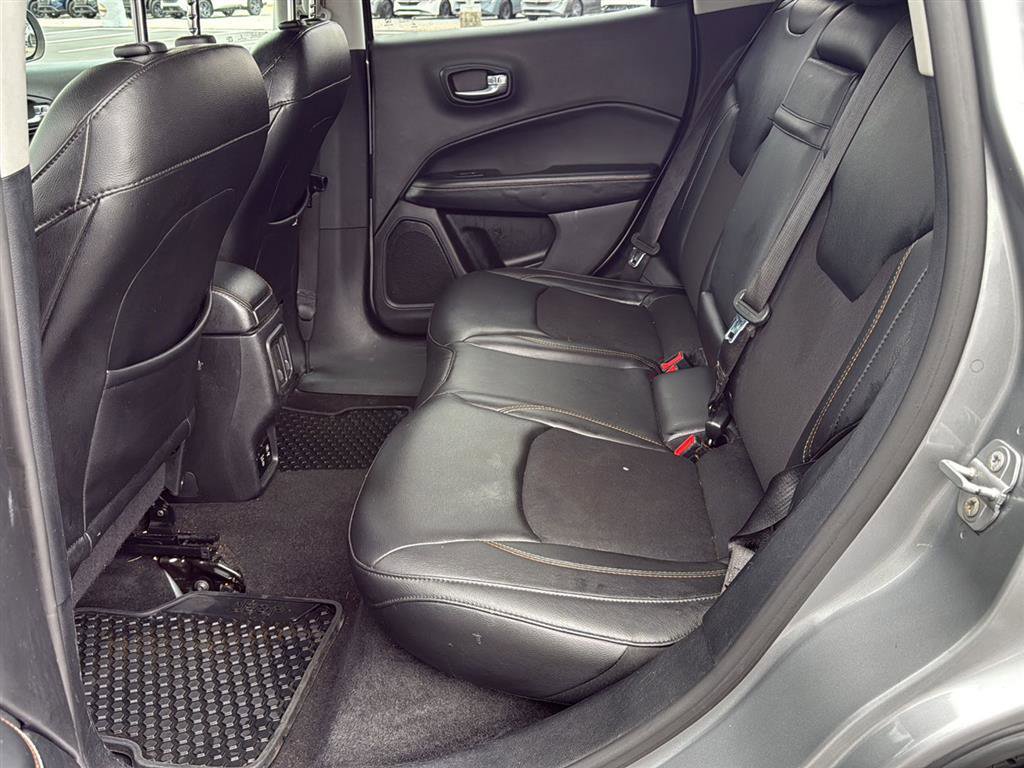 Used 2018 Jeep Compass Latitude w/ Popular Equipment Group FWD image 4