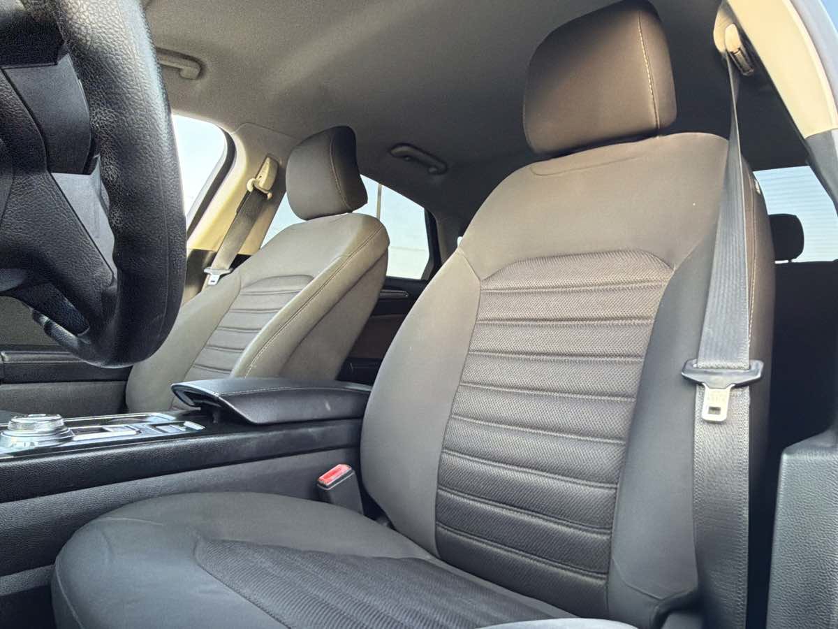 Used 2019 Ford Fusion SE FWD image 8