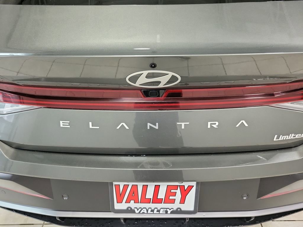 Used 2024 Hyundai Elantra Limited image 9