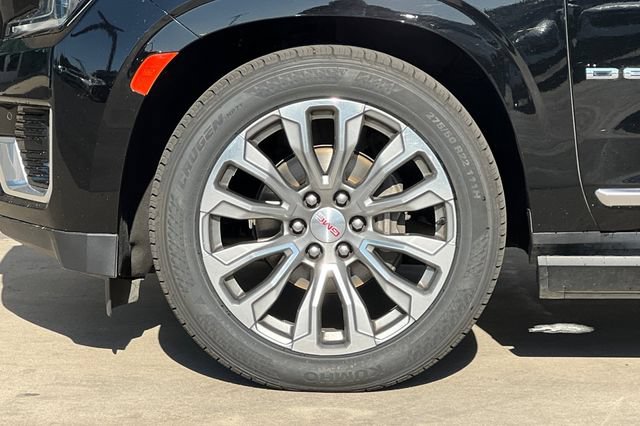 Used 2022 GMC Yukon Denali w/ Denali Premium Package AWD/4WD image 39