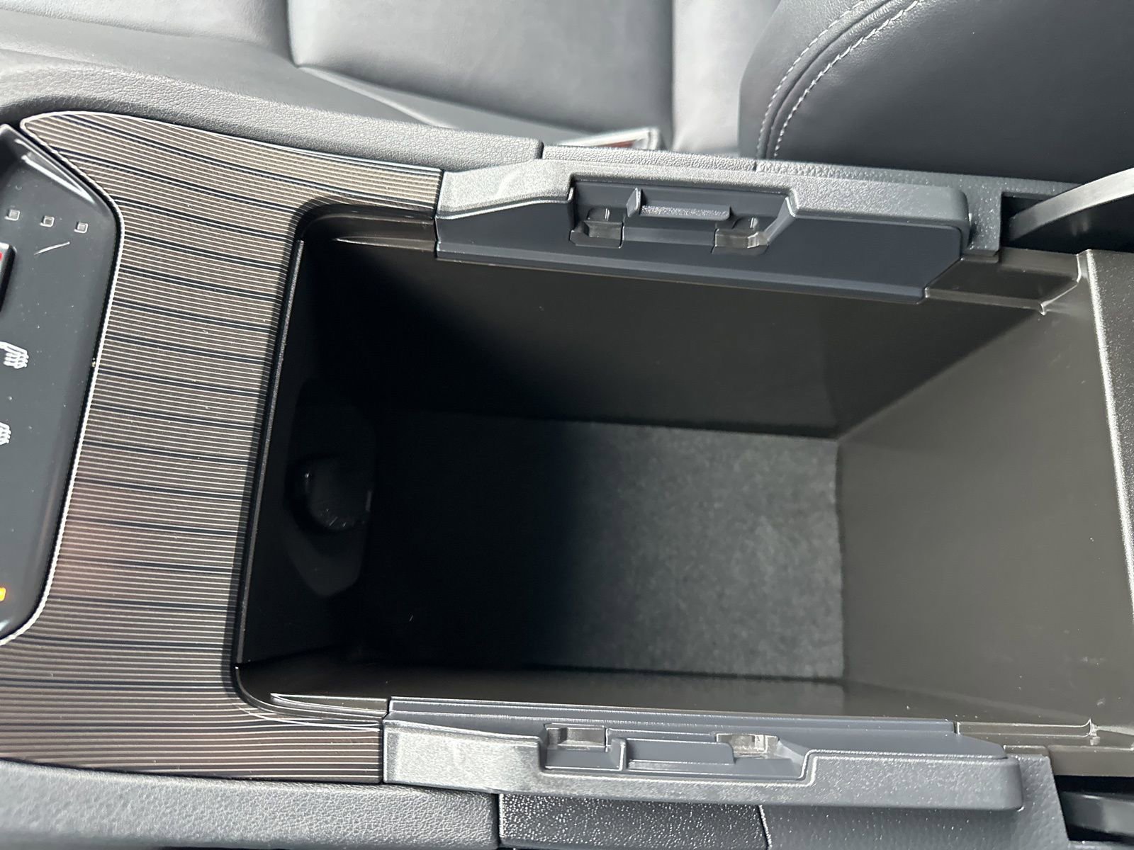 Used 2023 Toyota Venza XLE AWD/4WD image 70