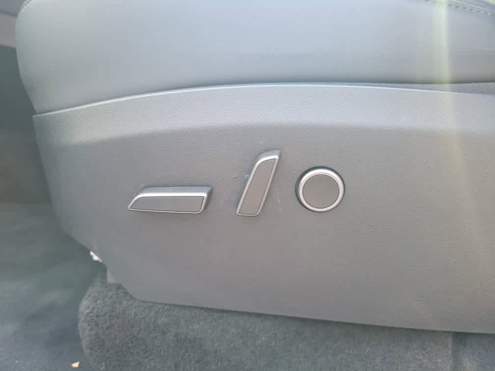 Used 2023 Tesla Model Y AWD image 28