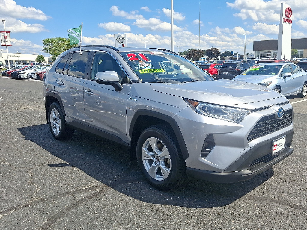 Certified 2021 Toyota RAV4 XLE w/ Convenience Package AWD/4WD image 3