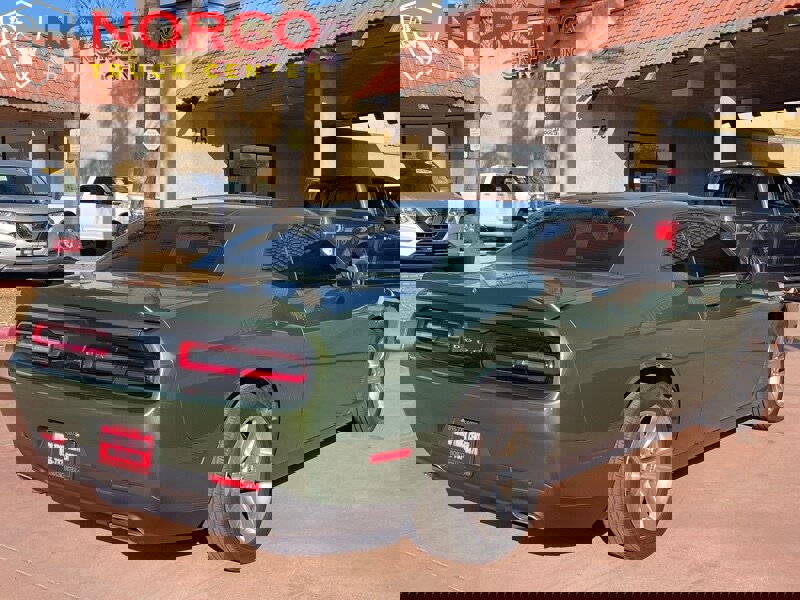 Used 2022 Dodge Challenger SXT image 7