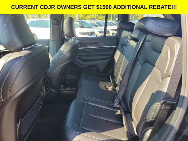 New 2025 Jeep Grand Cherokee Limited w/ Black Appearance Package image 17