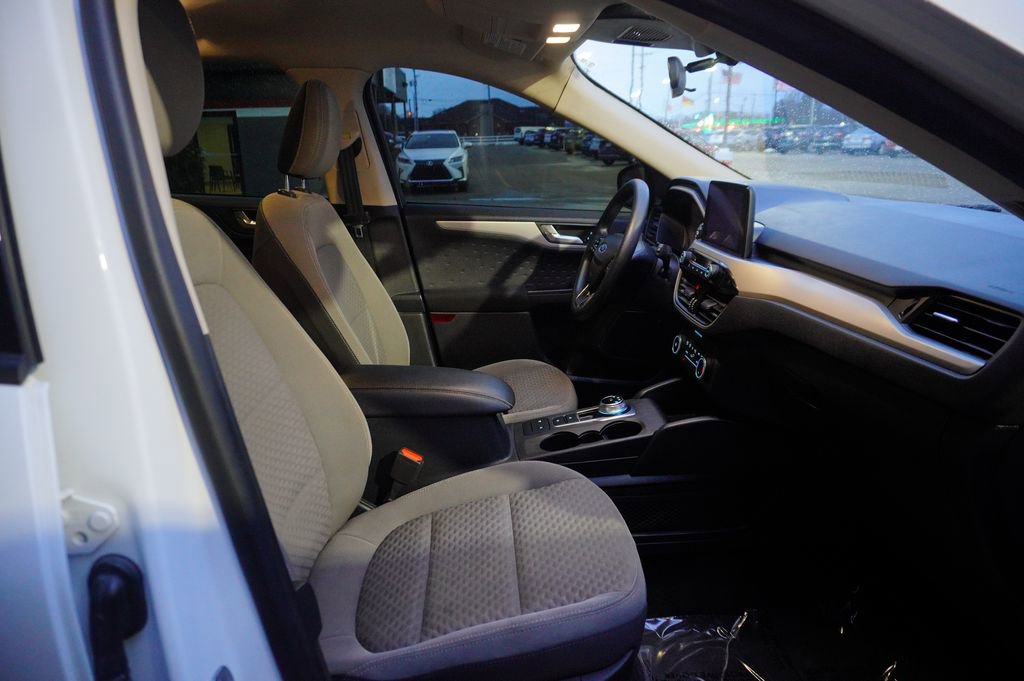 Used 2020 Ford Escape SE image 31