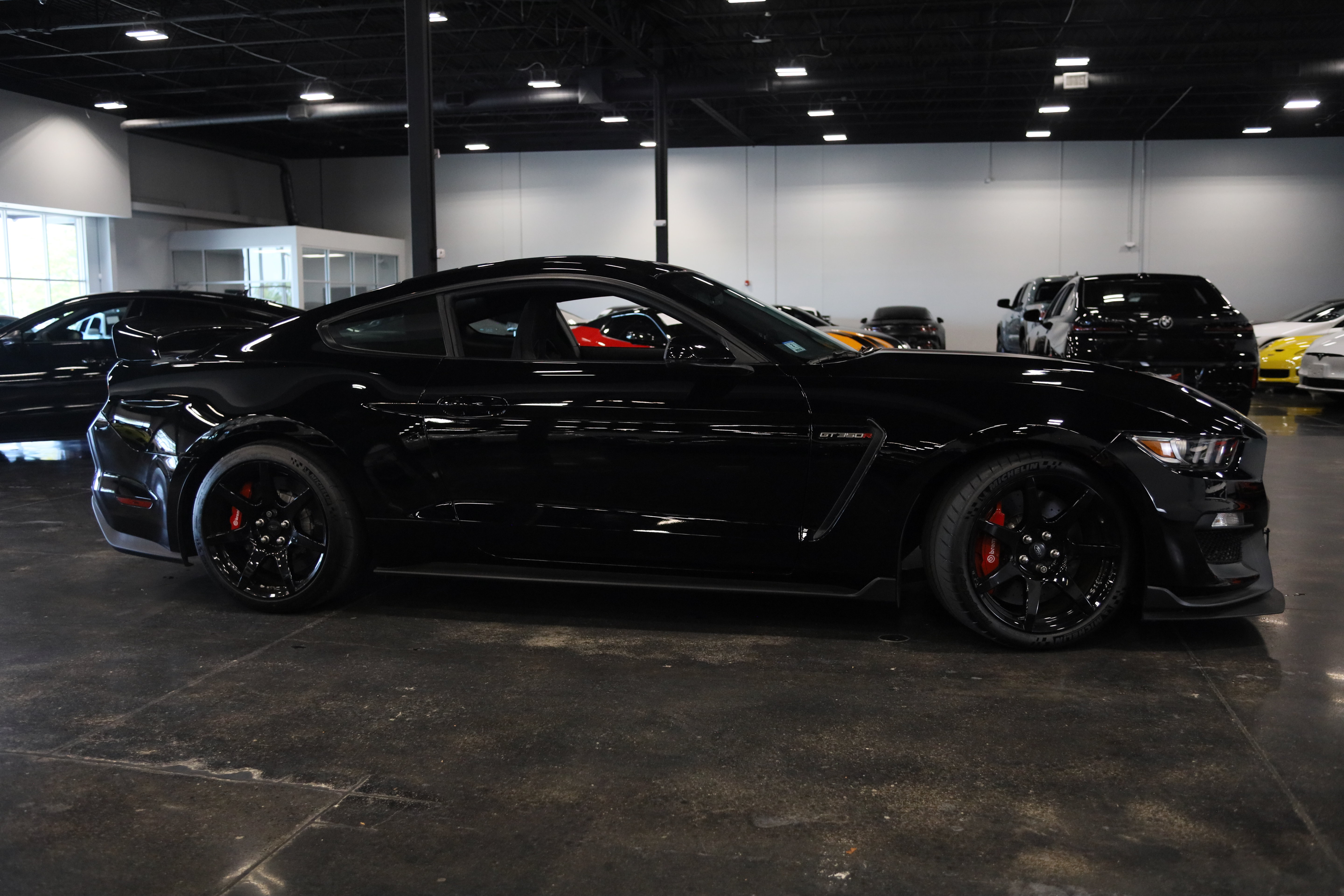 Used 2017 Ford Mustang Shelby GT350R w/ GT350R Equipment Group 920A RWD image 8