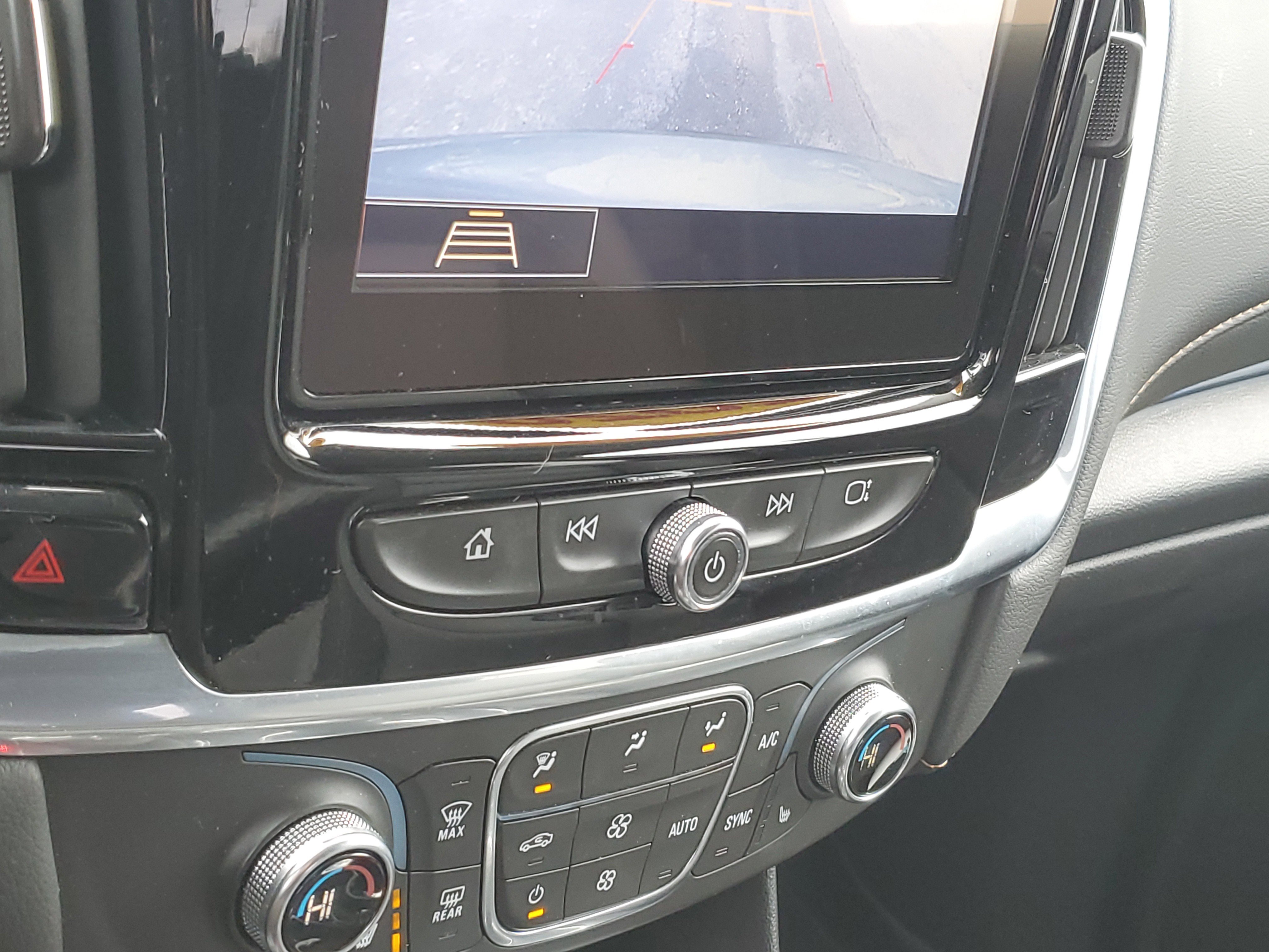 Used 2020 Chevrolet Traverse LT w/ Driver Confidence II Package image 25