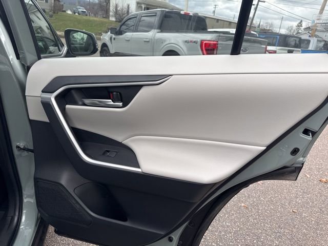 Used 2021 Toyota RAV4 XLE Premium image 34