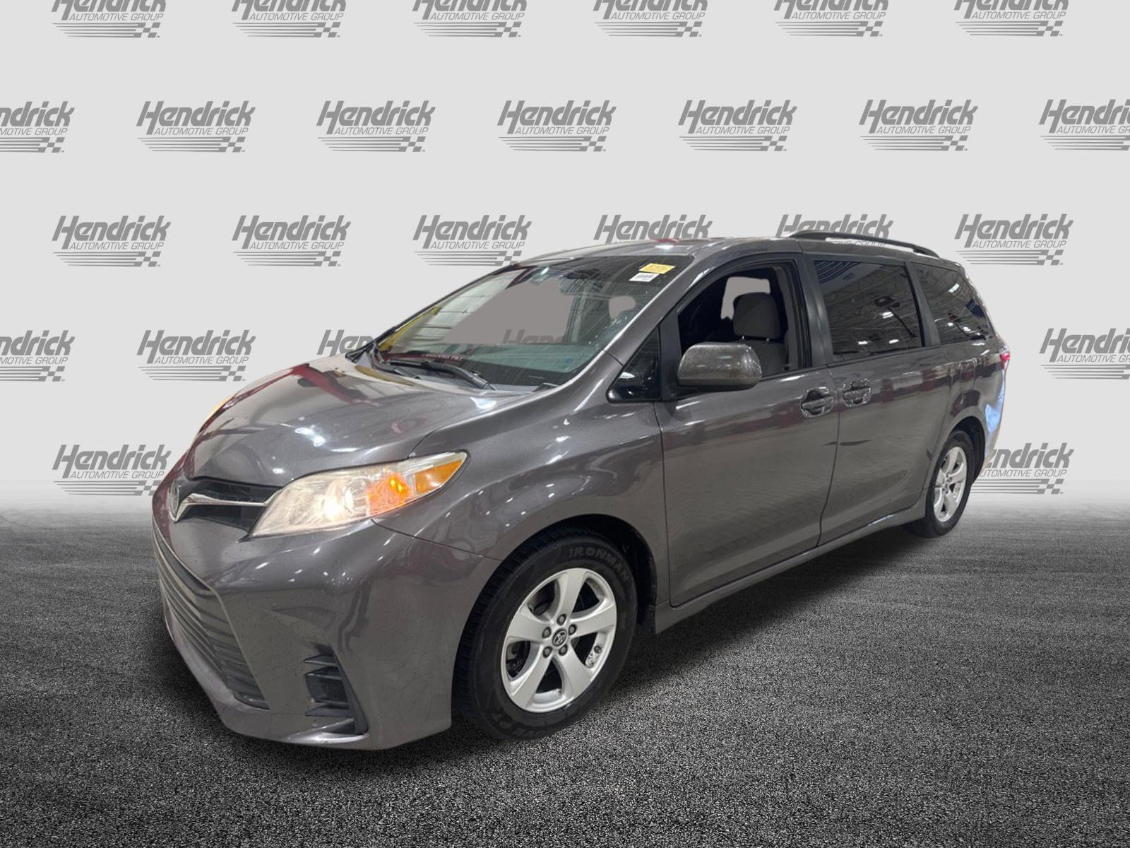 Used 2018 Toyota Sienna LE FWD image 39
