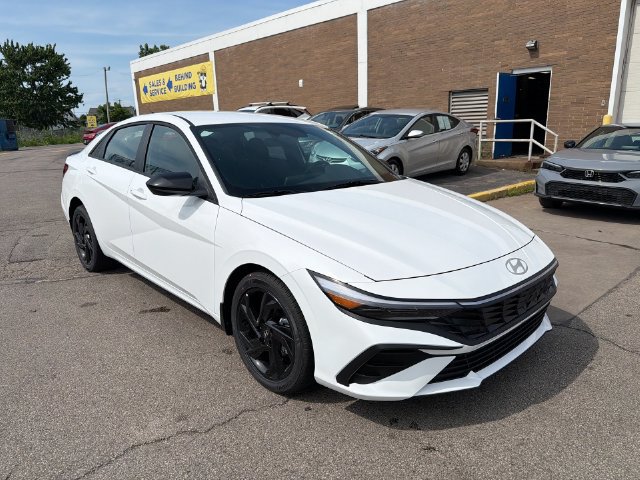 New 2026 Hyundai Elantra Sport FWD image 18
