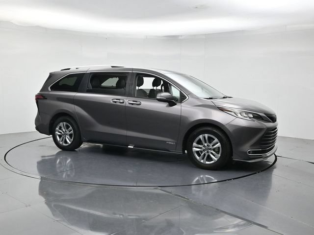 Used 2021 Toyota Sienna Limited FWD image 3