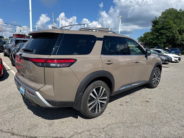 Used 2024 Nissan Pathfinder Platinum w/ Cargo Package AWD/4WD image 4
