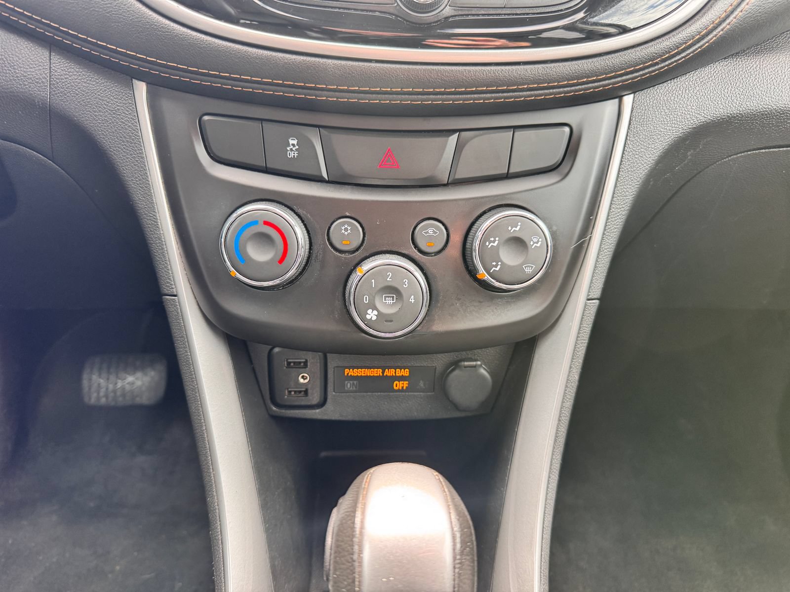 Used 2019 Chevrolet Trax LT w/ LT Convenience Package FWD image 19