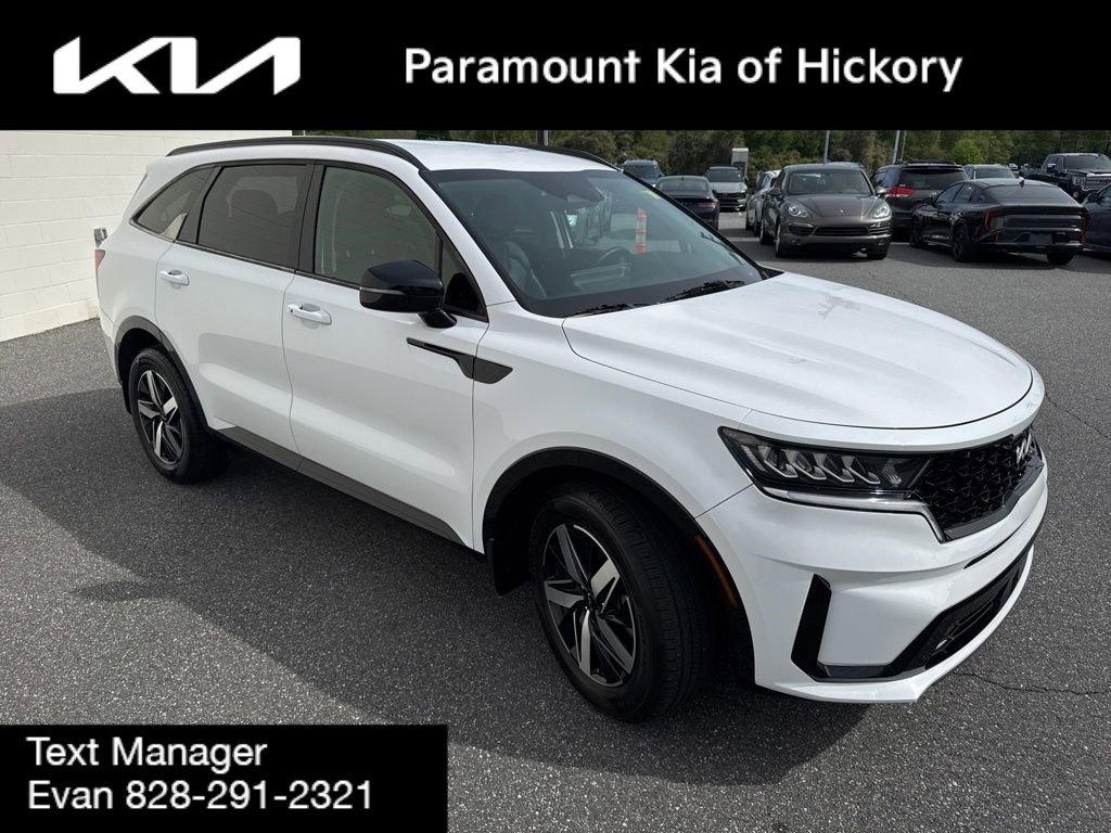 Used 2022 Kia Sorento EX image 3