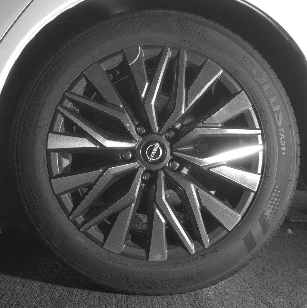 Used 2025 Nissan Altima 2.5 SV FWD image 14