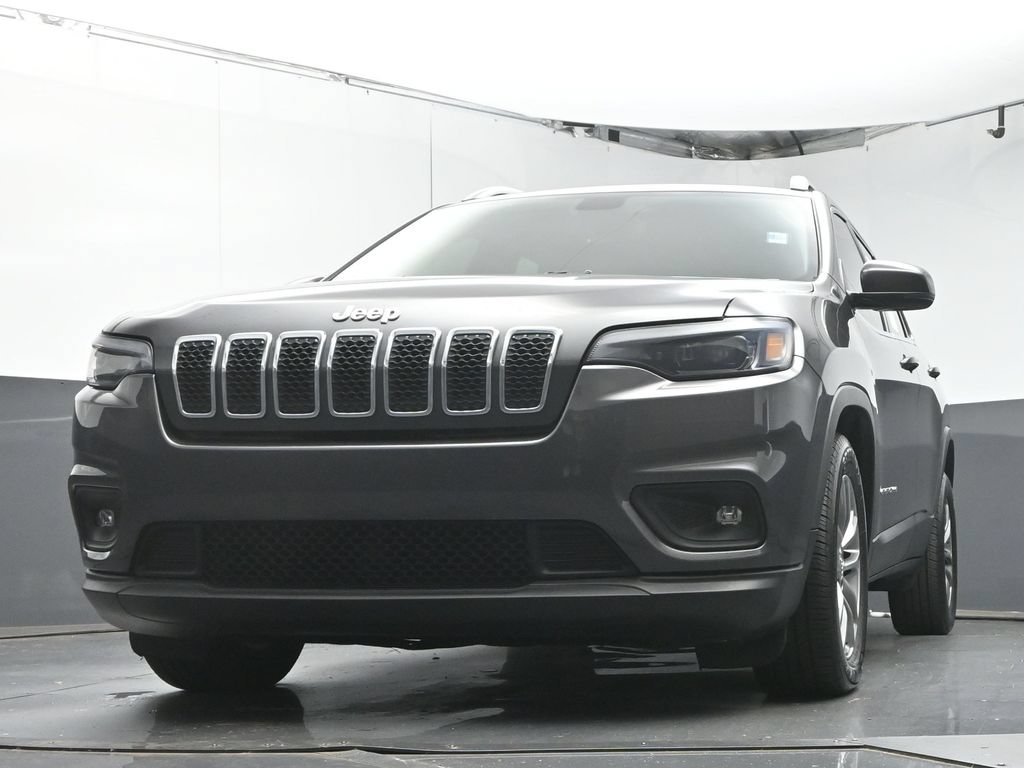 Used 2019 Jeep Cherokee Latitude Plus w/ Comfort/Convenience Group FWD image 31