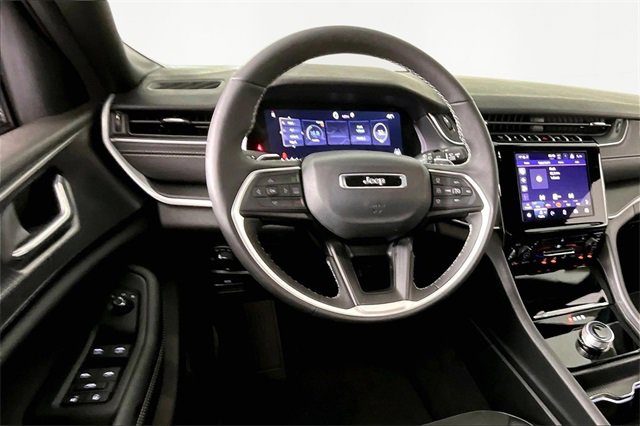 Used 2025 Jeep Grand Cherokee Altitude w/ Trailer Tow Package image 8