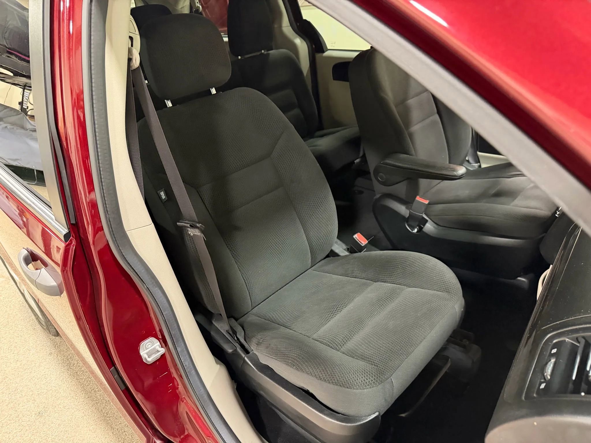 Used 2019 Dodge Grand Caravan SE image 39
