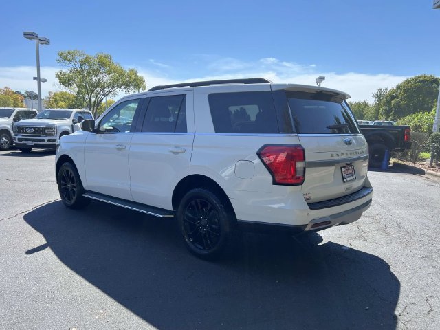 Used 2023 Ford Expedition XLT AWD/4WD image 3